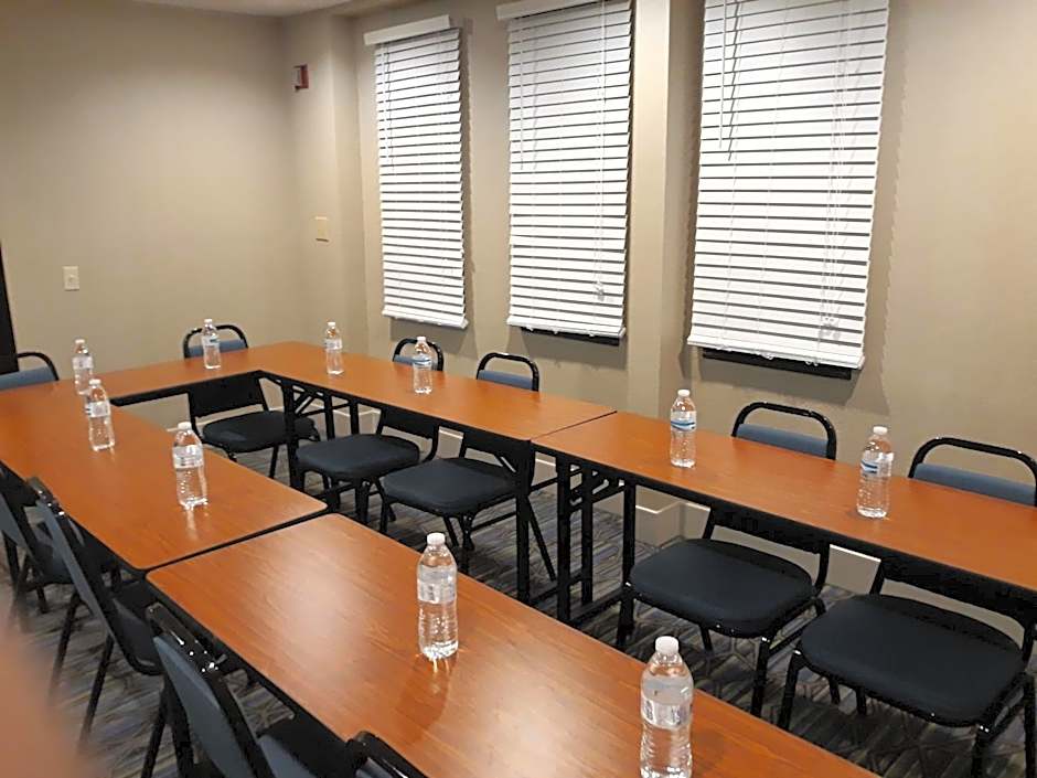 Holiday Inn Express Hotel Pittsburgh-North/Harmarville By IHG