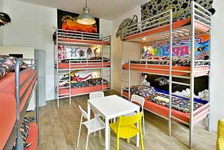 Bed in 8-Bed Mixed Dormitory Room