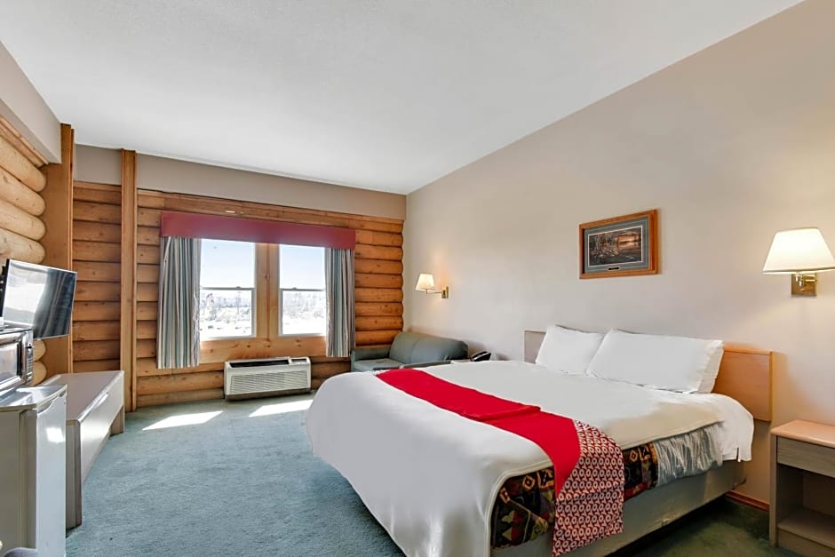 Photo 1 of 7 of King Room