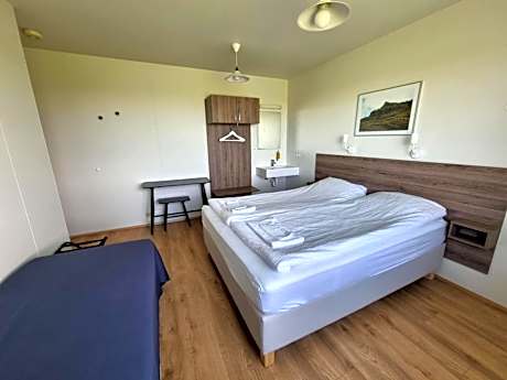 Double Room with Shared Bathroom (No Kitchen)