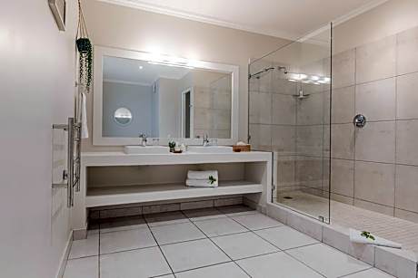 Luxury Suite with Balcony