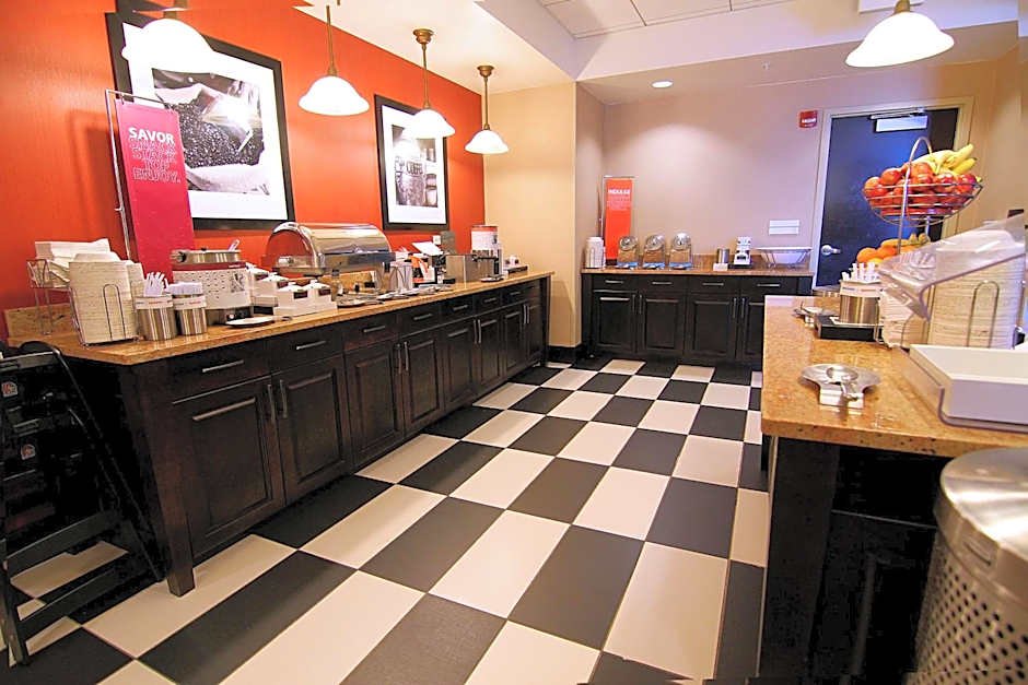 Hampton Inn & Suites Grand Forks