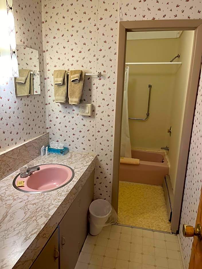 Brookside Motor Inn