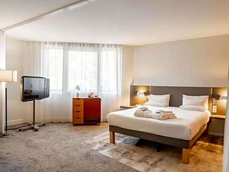 Executive Suite with One Queen Bed