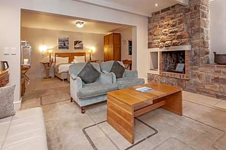 Suite with Indoor Fireplace & Wood-Fired Hot Tub