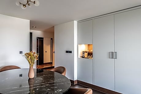 Suite Le Louise with Garden and City View