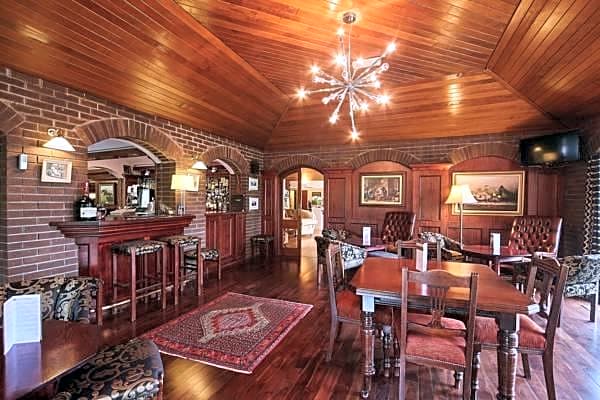 Cedar Lodge Hotel & Restaurant