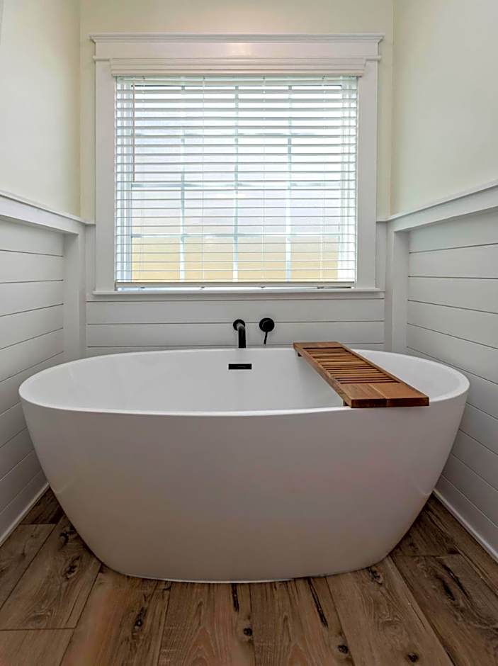 The Waverly 100 Inn at Old Beach