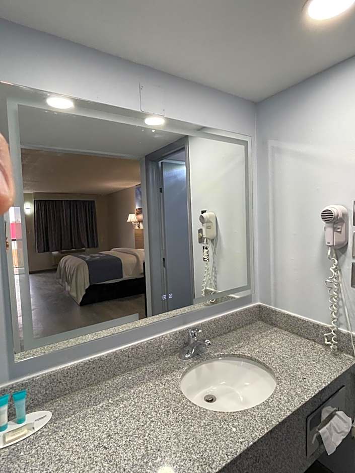 Days Inn by Wyndham Salina South