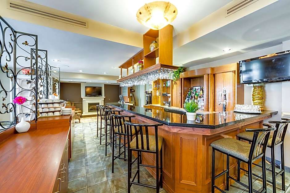 Monte Carlo Inns Oakville Suites