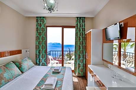 Triple Room with Sea View