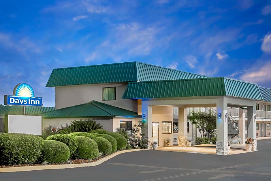 Days Inn by Wyndham Blakely