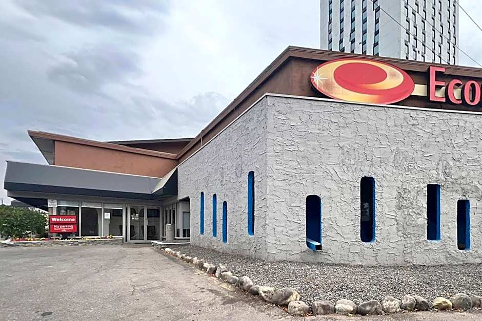 Econo Lodge Motel Village