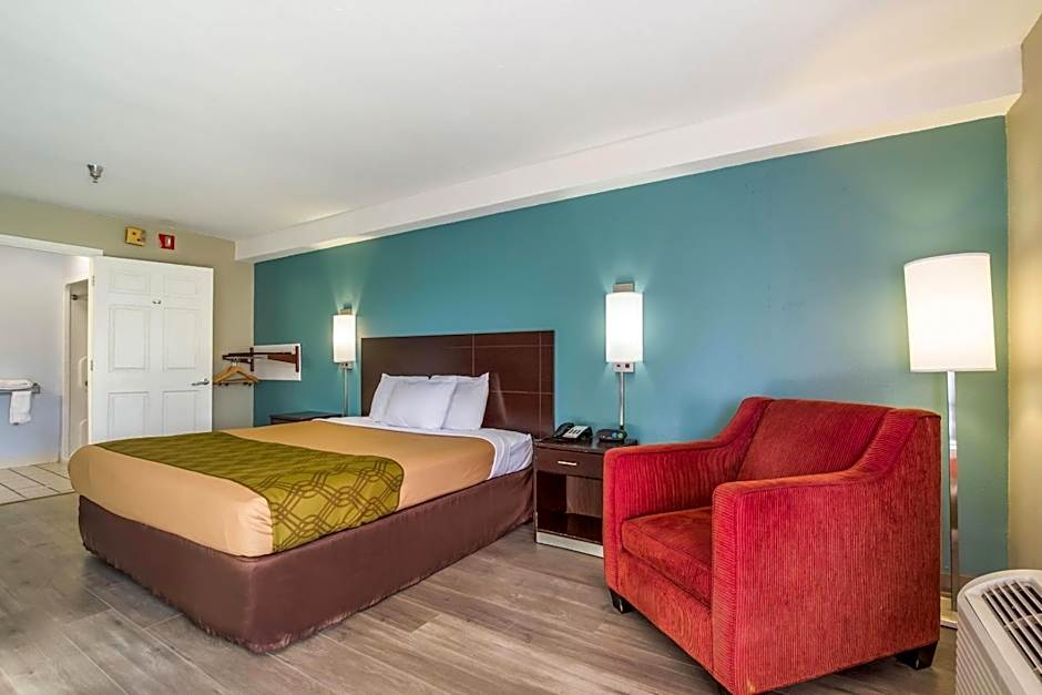 Econo Lodge Inn & Suites I-65