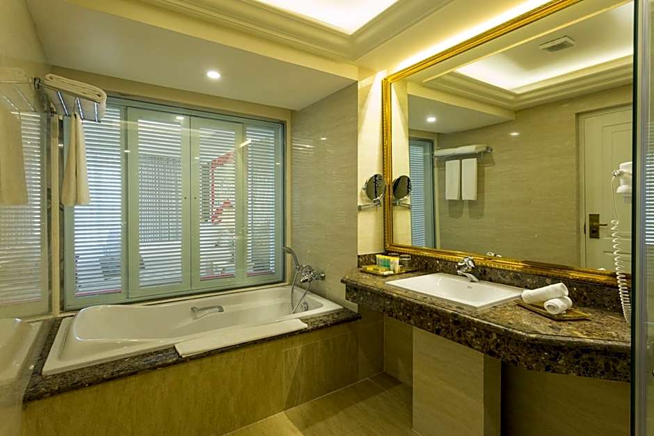 The Grand Kandyan Hotel