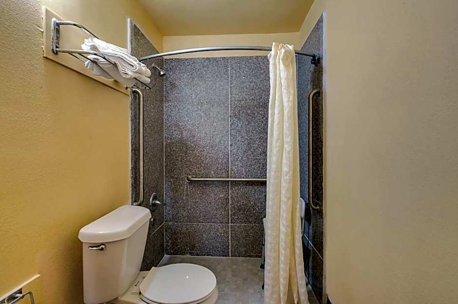 Relax Inn & Suites