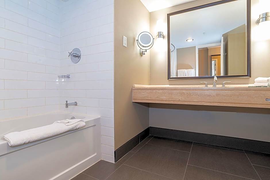 Sandman Signature Edmonton Downtown Hotel