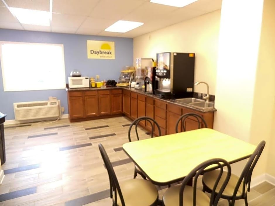Days Inn by Wyndham West Branch Iowa City Area