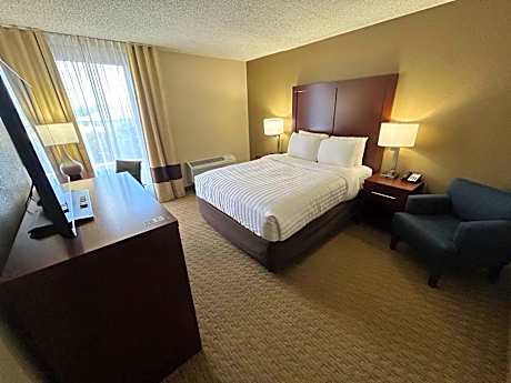 Best Western Rochelle Inn & Suites near DeKalb