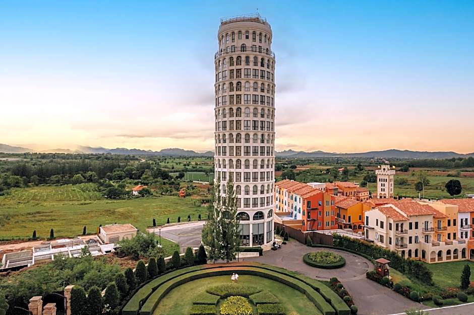 Toscana Piazza by Toscana Valley