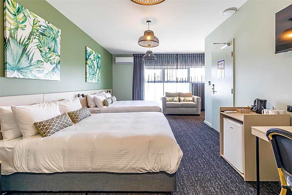 Nightcap at Commercial Hotel