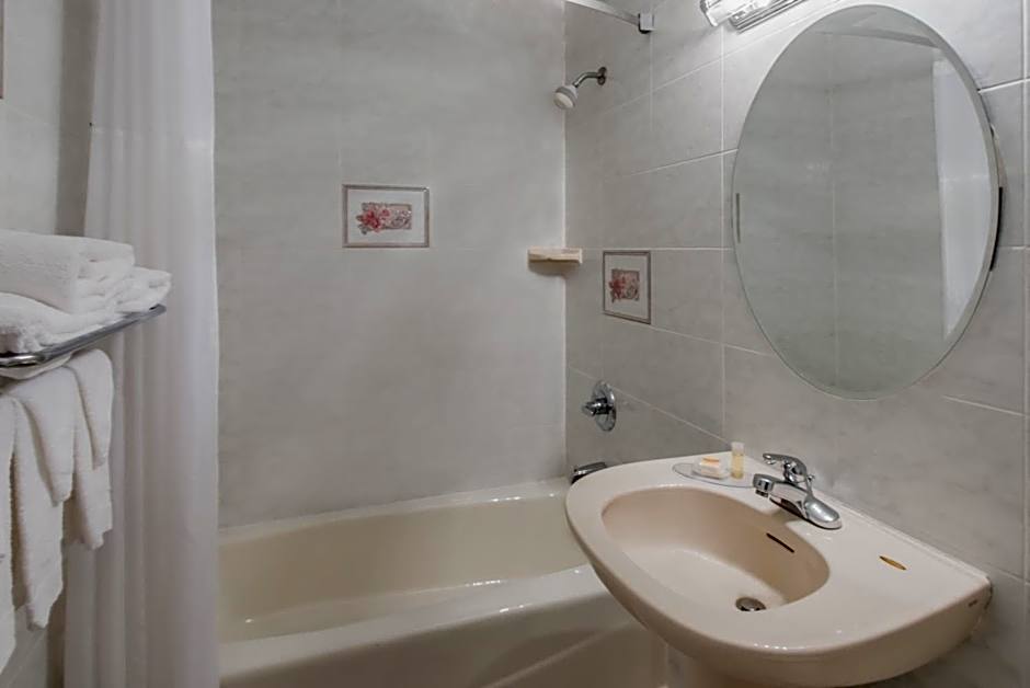 Days Inn by Wyndham Hicksville Long Island