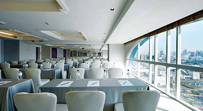 The Quarter Hualamphong by UHG