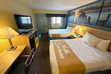 Queen Room with Two Queen Beds/ First Floor- Non-Smoking