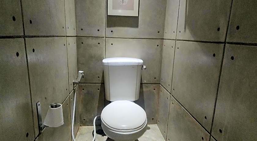 Flat06. Minimalist Residence