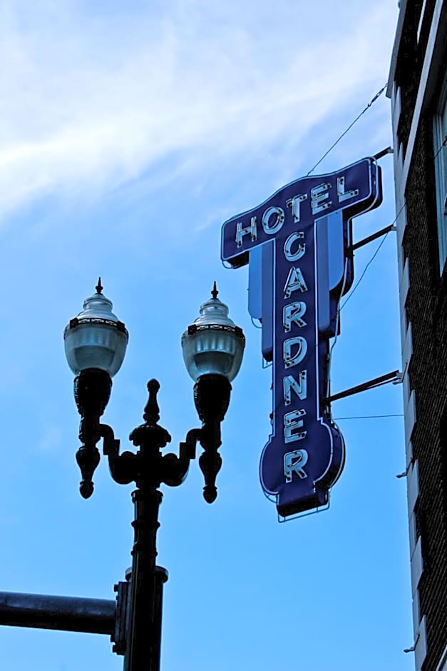 Gardner Hotel & Hostel