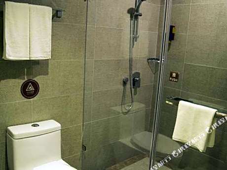 Home Inn Ningbo RaiIaway Station Tianyi PaviIion Moon Lake Point