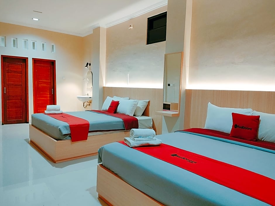 De Kost Solo Mitra RedDoorz