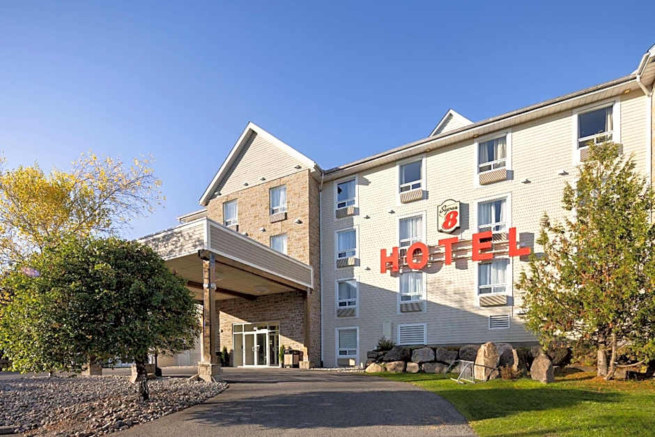 Super 8 by Wyndham Sainte Agathe Des Monts