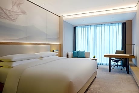 1 Bedroom Suite, 1 King, Corner room, High floor