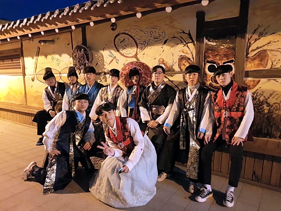 Hanulgiwa Hanok Stay