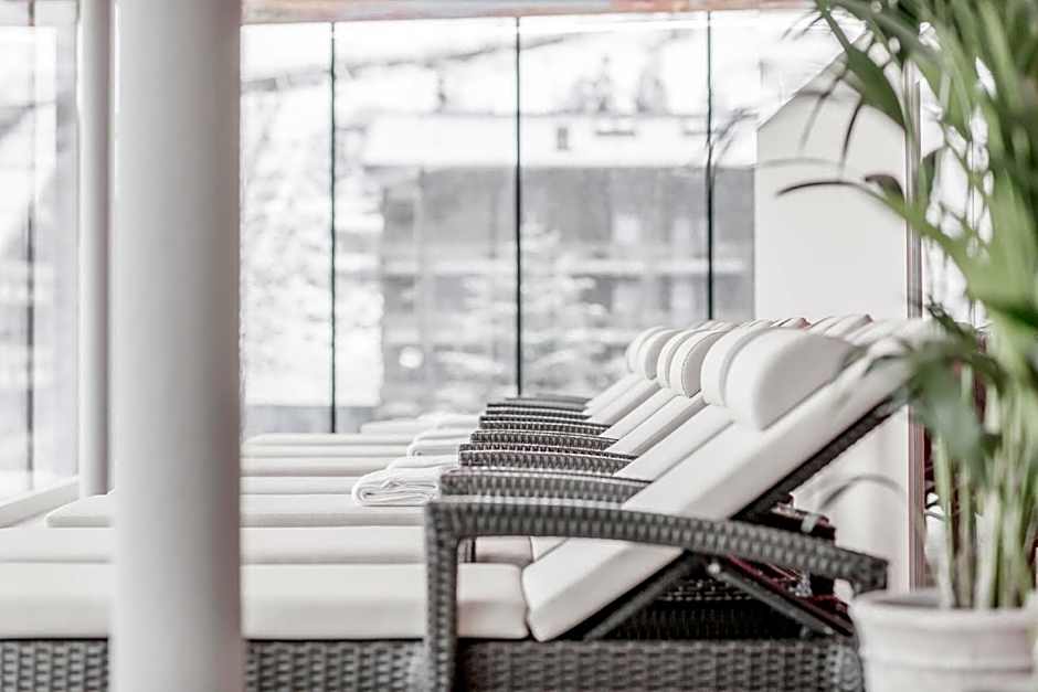 The Deluxe by Regina