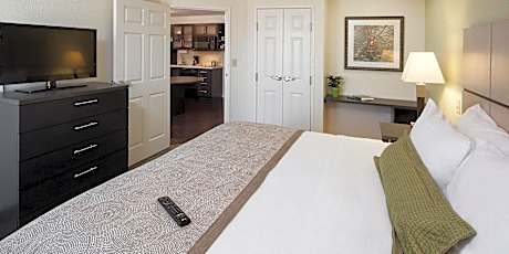 1 Queen 1 Bedroom Suite Mobil Access Tub