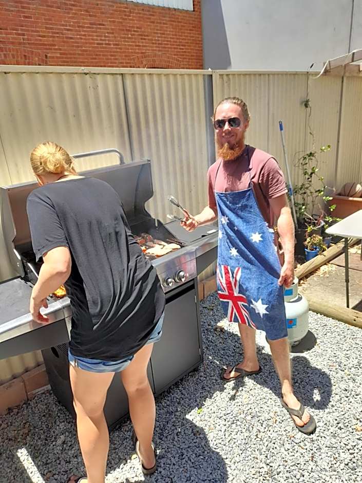 Ozi Inn Backpackers - Perth -Valid International Passport Required