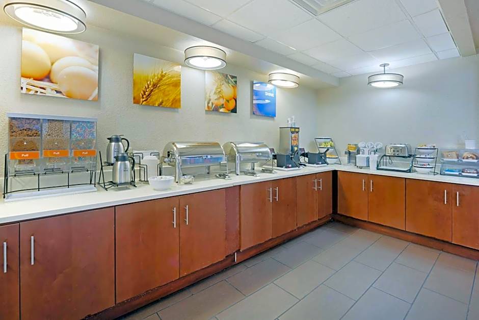 Comfort Inn & Suites Wichita Northeast
