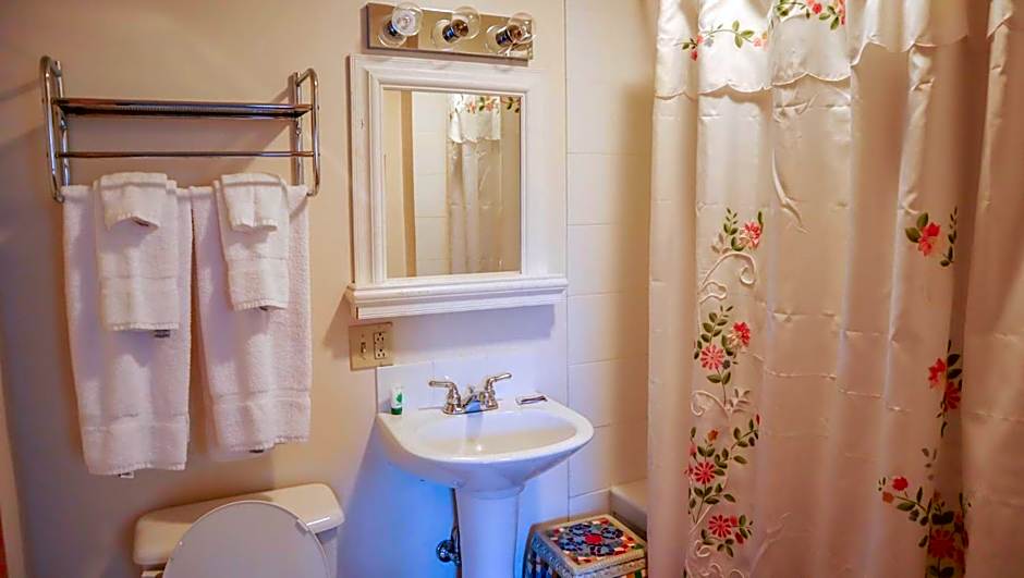 Mountain Creek Tavern