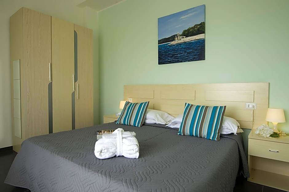 MoMo Seaview Hotel