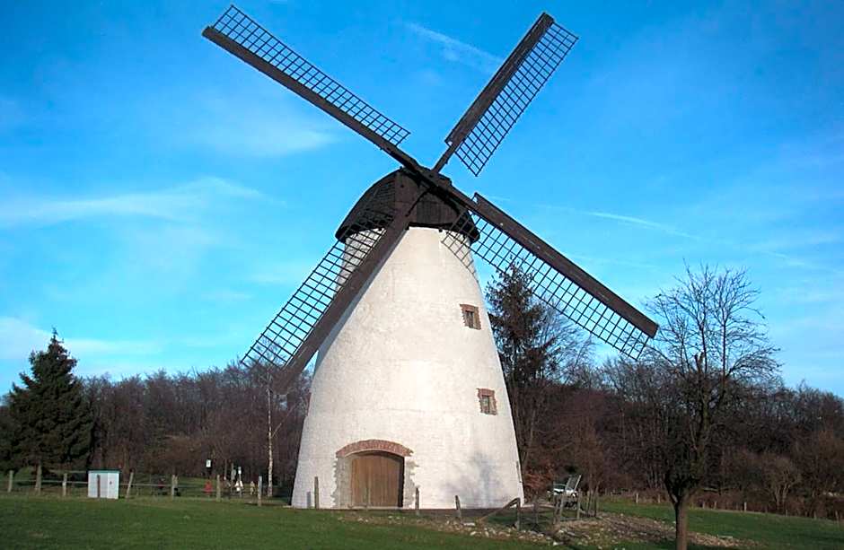 Zur Windmuhle Restaurant - Hotel