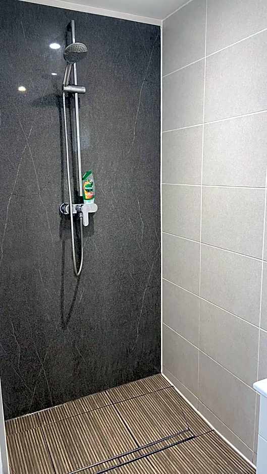 Deepcut Lodge Bed & Breakfast Self Service