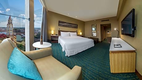 1 King Balcony - 51 Sq Mtr - Mini Fridge