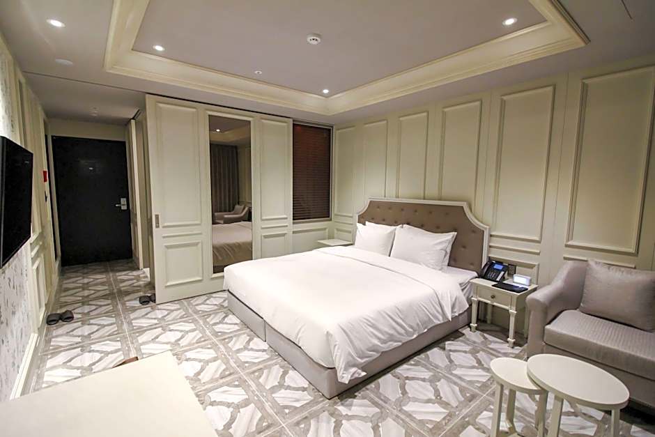 Golden Tulip Ever Yongin Hotel