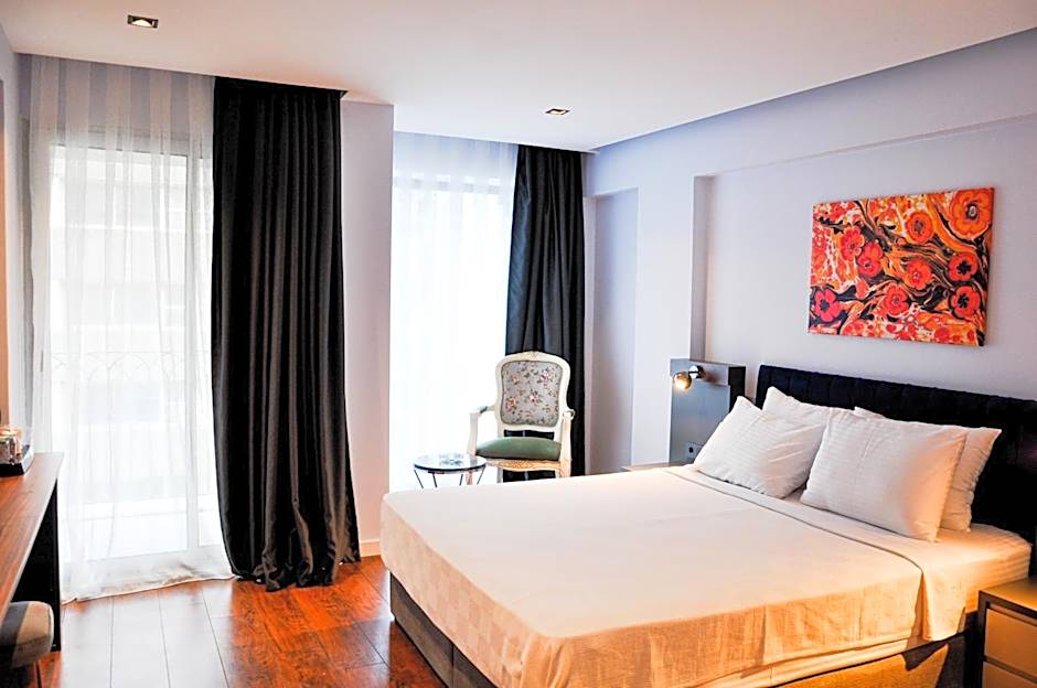 THE ROYALS HOTEL