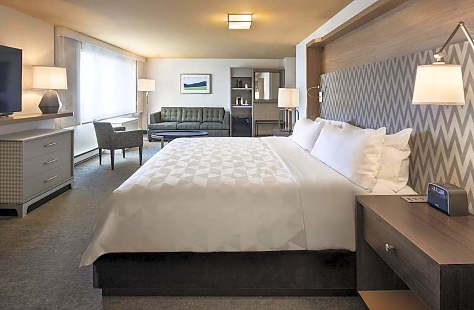 Photo 1 of 4 of Premium 1 King Bed