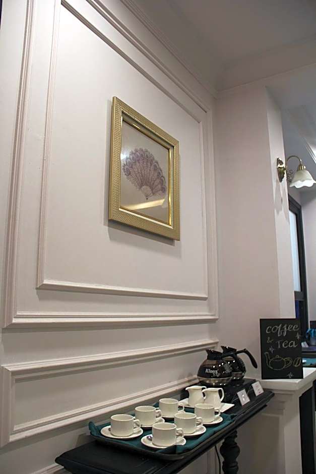 Manoir Des Arts Hotel