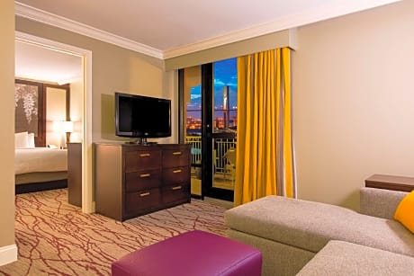 1 King Whirlpool Suite Non-Smoking