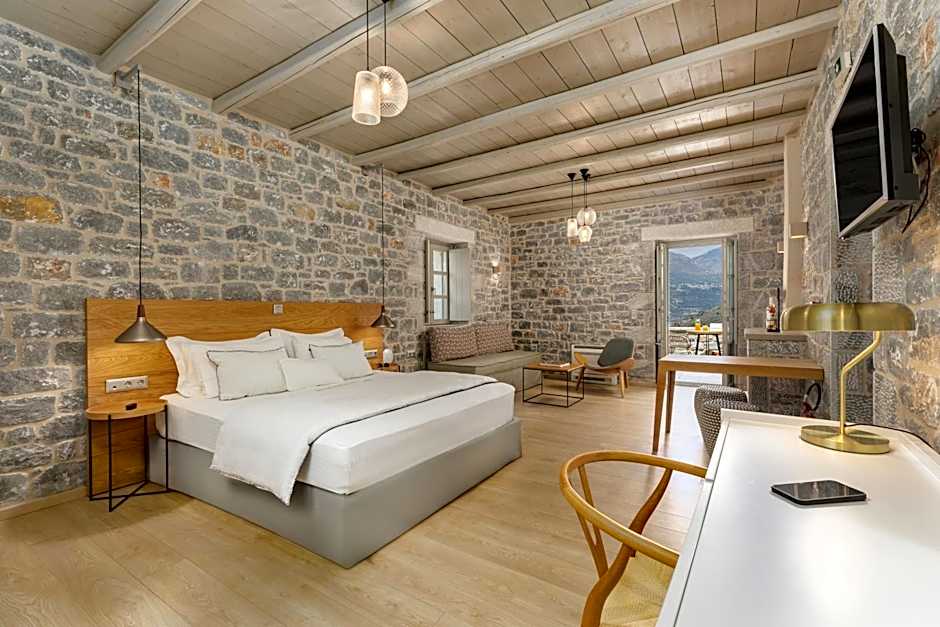 Trapela Limeni Luxury Suites